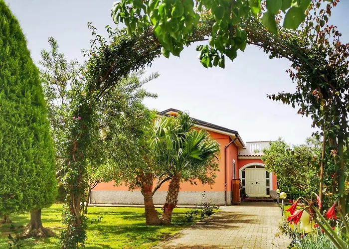 Papa House Santa Domenica Talao